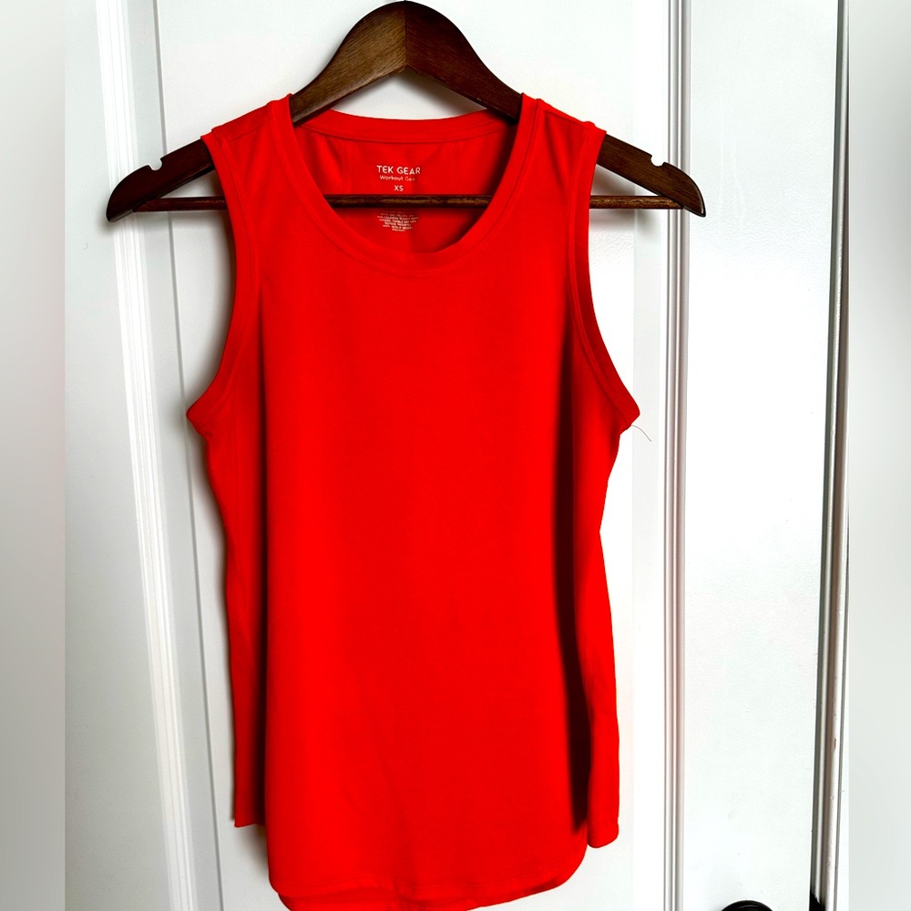 Woman’s Tek Gear workout tank/muscle shirt. Size XS Orange